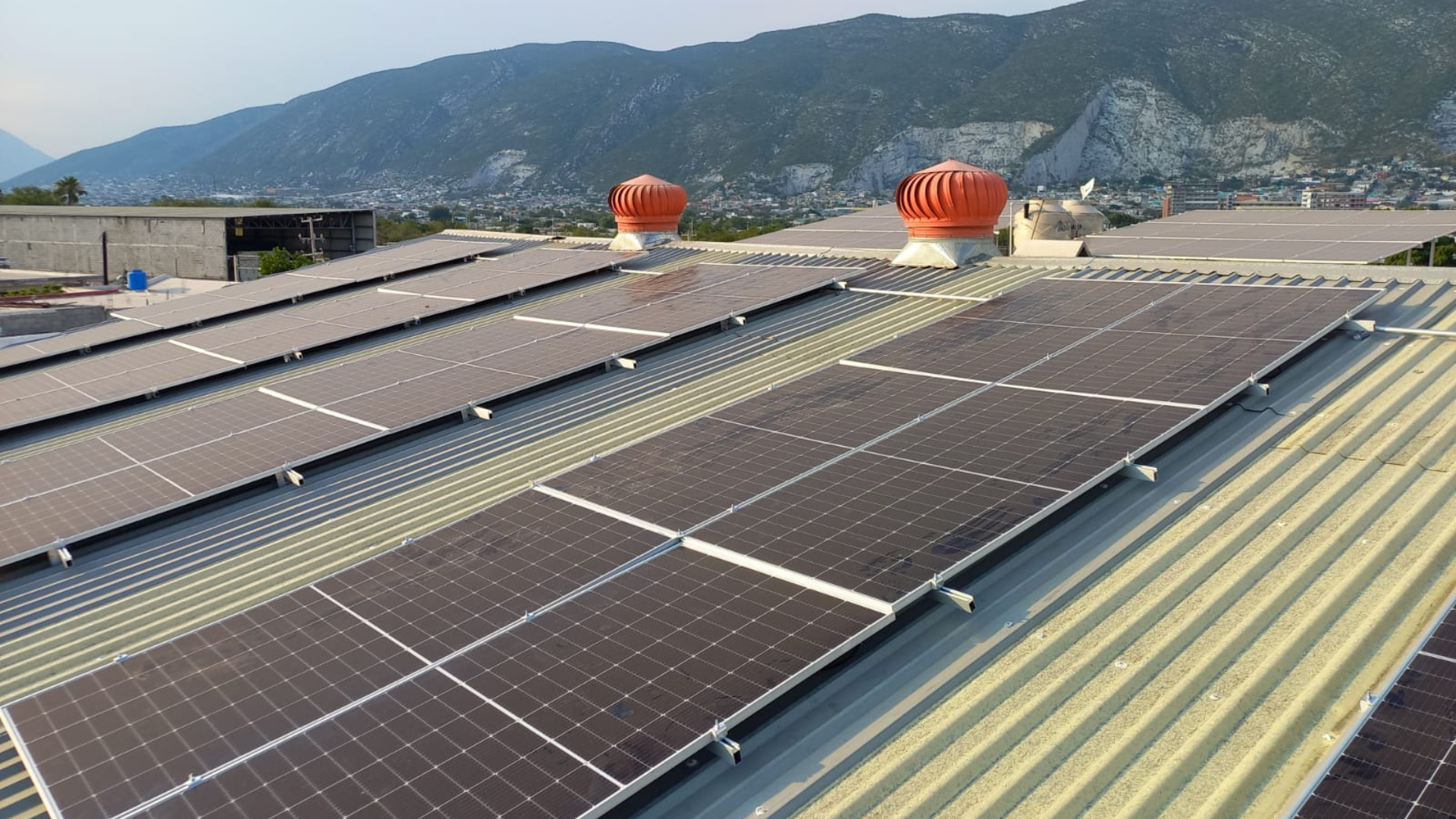 Proyecto de energía solar para empresa